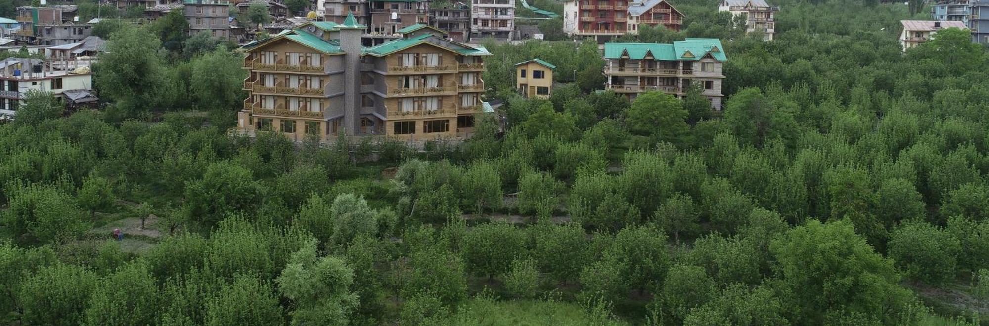 Hotel Gezellig - Golden Apple Manali (Himachal Pradesh)